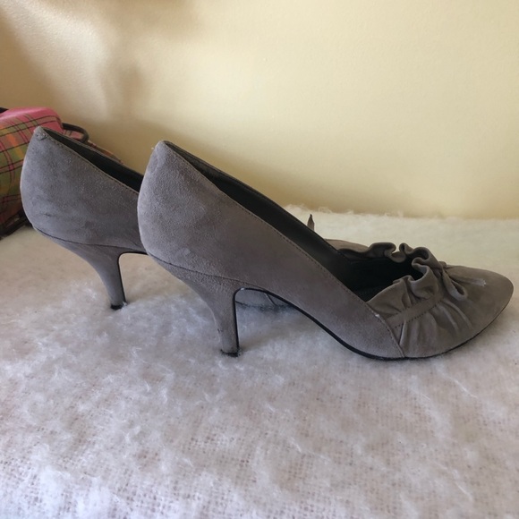 Grey suede pumps - Picture 6 of 10